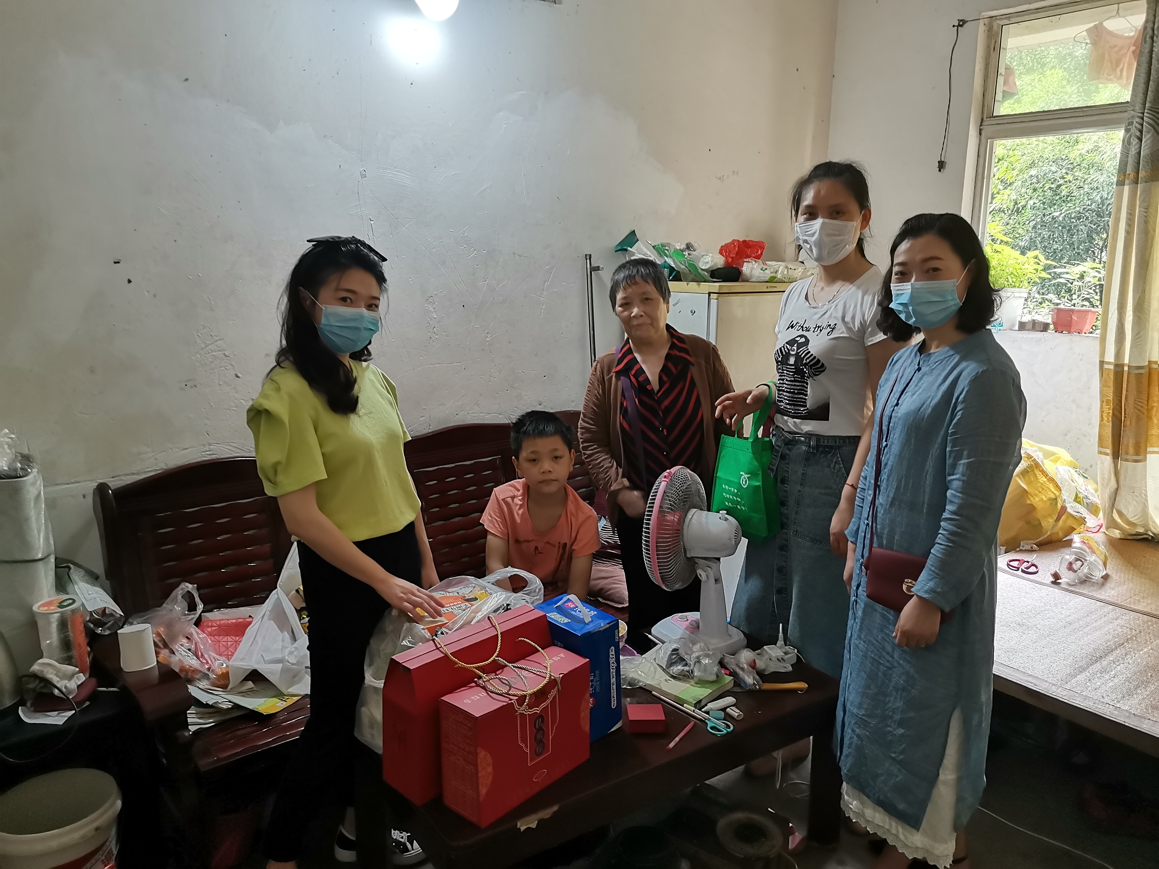六一慰问,传递温暖—茄子溪街道新港社区看望慰问图片.jpg