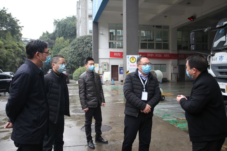 大渡口区政府副区长钟渝调研城市管理工作强调两手抓两不误全力抓好